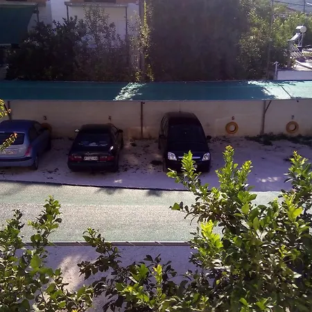 Studio Anesi فليكا